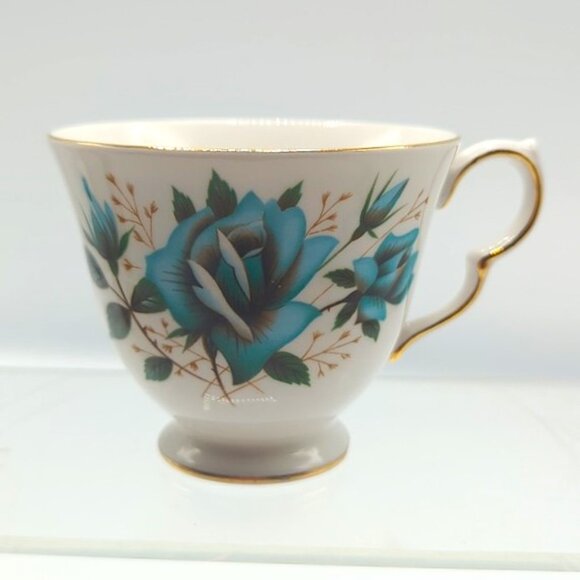 Royal Vale Teacup & Saucer Fine Bone China Made in England Floral Gold Trim - Picture 3 of 8